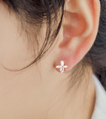 Silver Sterling 99.9% earrings, Floral ear stud, Opal earrings, Gifts for Her.